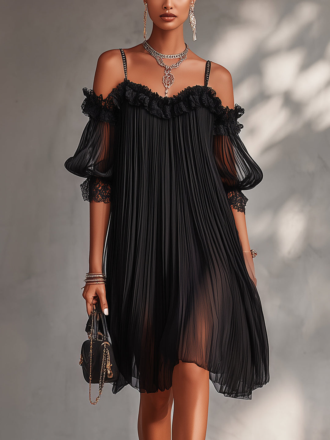 Vittoria | Miniabito nero in chiffon con spalle scoperte e rifiniture in pizzo